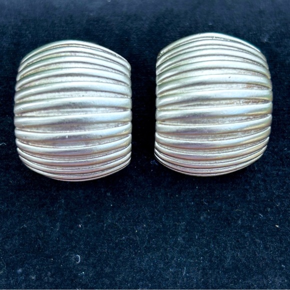 Givenchy Paris New York Earrings Ribbed Half Hoop Silver Tone Chunky Clip On Vtg - Picture 1 of 11